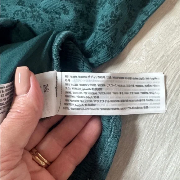 Hollister Dark Green Floral Blouse size medium - Picture 3 of 7